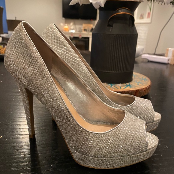 Heels 👠 - Picture 1 of 3